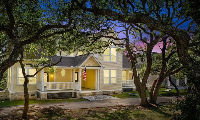 Henly Casa | Modern Retreat | Private Pool, Hot Tub, Game Room – Fully Updated!