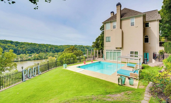 Roswell Apartamento | Modern Retreat w/ River View in Roswell!