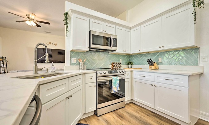 Lakeland Cabaña | Modern Retreat w/ Screened Porch & Game Room!