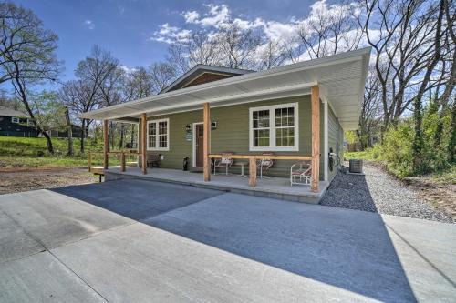 Cotter Casa | Modern Retreat with Deck Walk to White River!