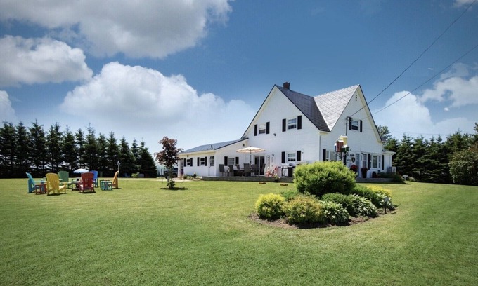 Queens County Casa | Ten Mile House Historical Home PEI