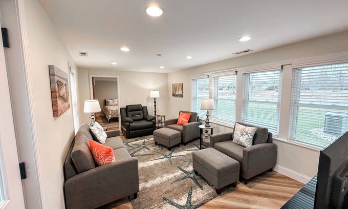 Bay City Apartamento | Modern Riverbend Suites 1BR