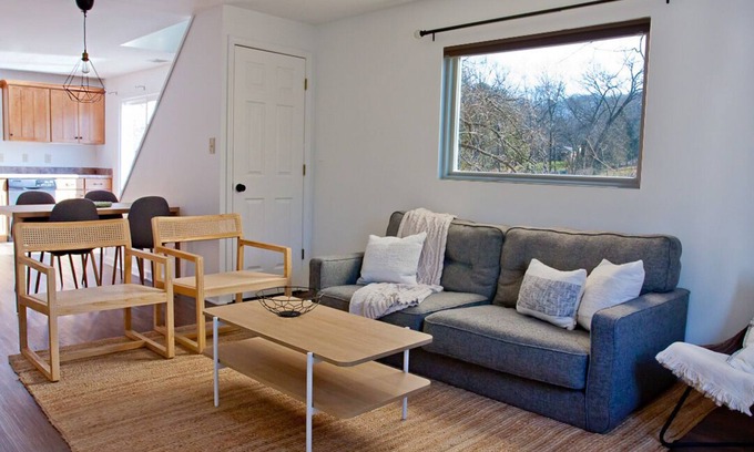Loveland Casa | Modern Riverfront Getaway on Little Miami River