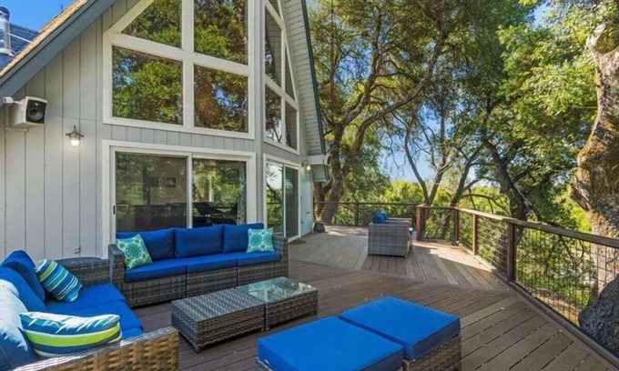 Cloverdale Casa | Modern Riverfront Home, sleep 8, Spa, WiFi, BBQ