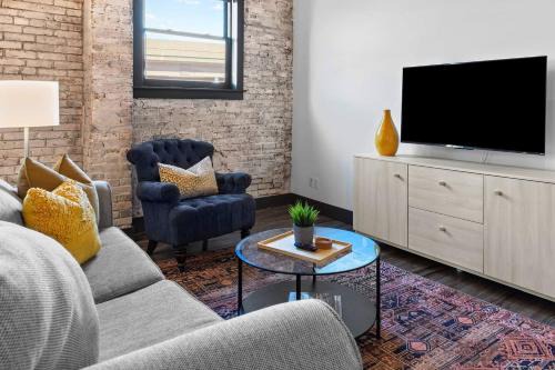 Downtown St. Louis Apartamento | Modern Riverfront Loft - Walk to Gateway Arch & Convention Center
