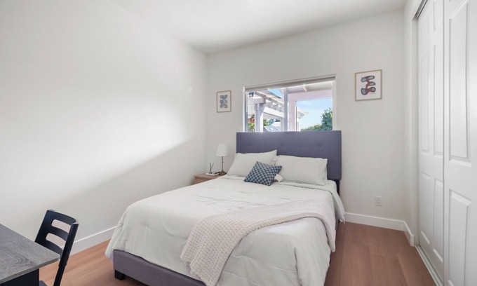 Mira Mesa Casa | Modern Room with Private Bath in Peaceful Home