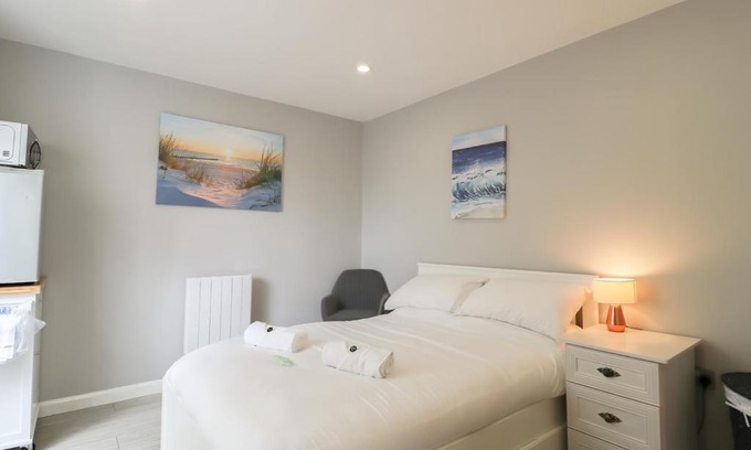 Newcastle-upon-Tyne Casa | Modern Room with Private Outdoor space Pass The Keys