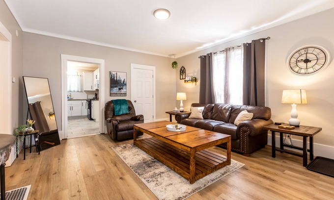 Mount Clemens Apartamento | Modern, Rustic[3BR / 1.5BA]Townhome in Mt. Clemens