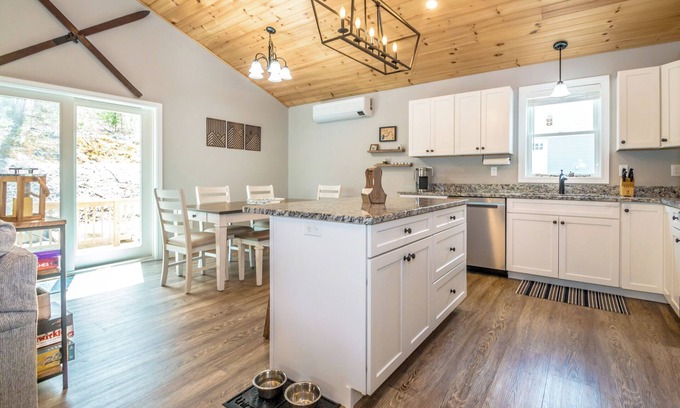 Carroll County Casa | Modern/rustic 4-bedroom house in Conway, NH with AC, hot tub & all conveniences.