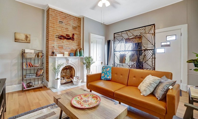 East Price Hill Casa | Modern Rustic Charm with City Views