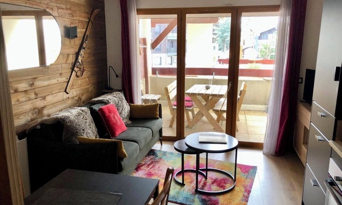 Saint-Etienne-de-Tinee Apartamento | Modern studio centrally located in Auron with Mountain View's.