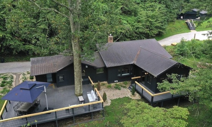 Sugar Grove Cabina | MODERN, SECLUDED 15 ACRE HOCKING HILLS RETREAT WITH BONUS CABIN!