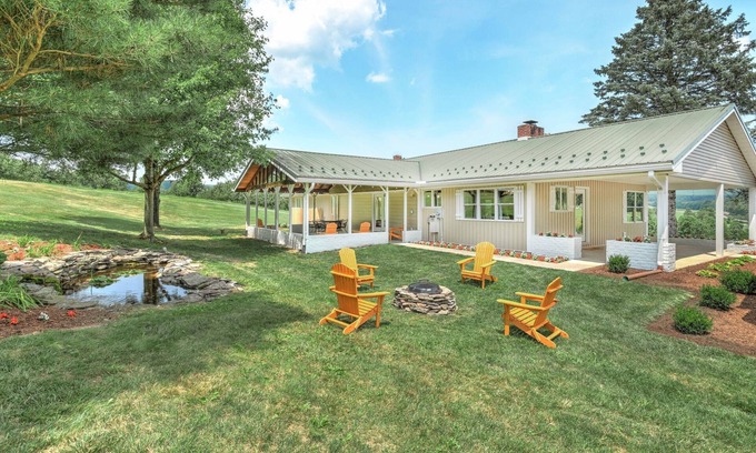 Aspers Casa | Modern, secluded home on an apple orchard with mountain views near Gettysburg