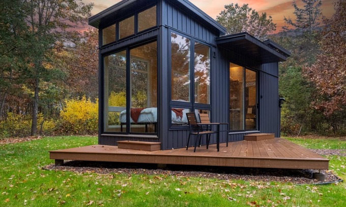 Rock Falls Cabina | Modern, secluded tiny house, a place to disconnect