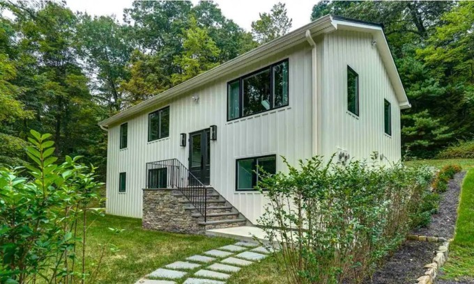 Garrison Casa | Modern & secluded with a private outdoor hot tub and sauna!