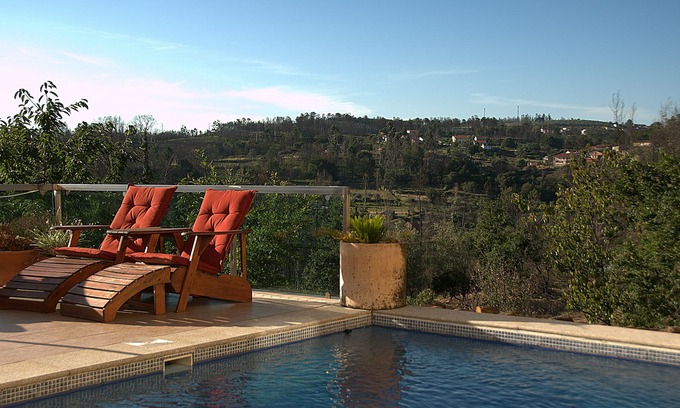 Vila Pouca da Beira Apartamento | Apartamento moderno de 48 m2 con piscina, vistas al jardín, capacidad para 3 personas