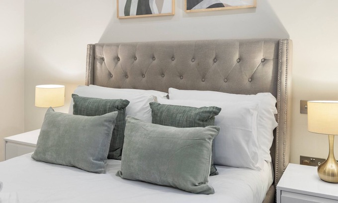 Parsons Green and Walham Apartamento | Modern Simplicity: Minimalist 2-BR Flat in London