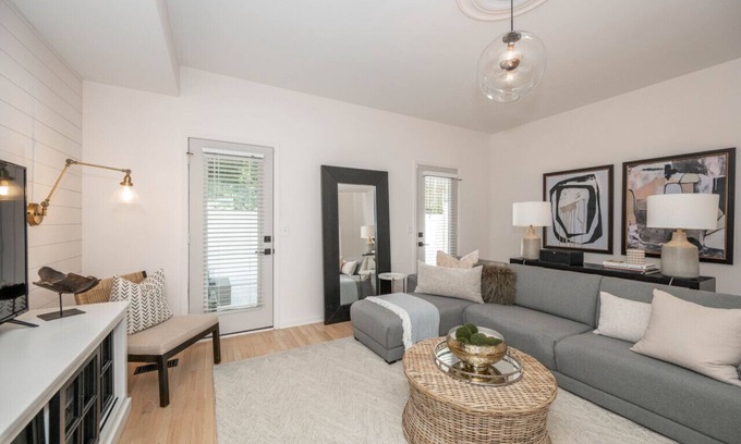 Columbia-Tusculum Casa | Modern Single Family Retreat - City Near!