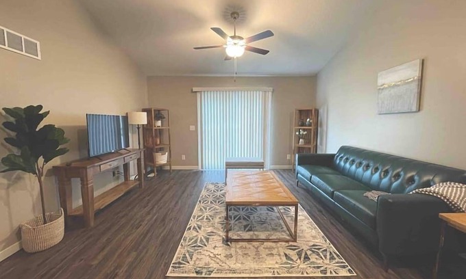 West Omaha Casa | Modern & Sleek family home in West Omaha 🏡