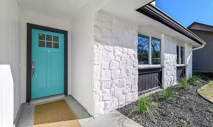 North Austin Civic Association Casa | Modern Smart Home - Central & Quiet Location!