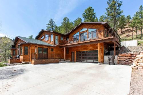 Rapid City Casa | Modern Smart House In The Woods with 2 King BDS 2 BA