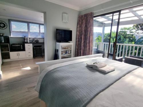 Plettenberg Bay Apartamento | Modern Solar powered 1 bed studio apartment with amazing views