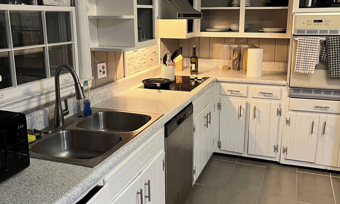 Clarkdale Casa | Modern South Oasis Close To Everything Atlanta Has To Offer