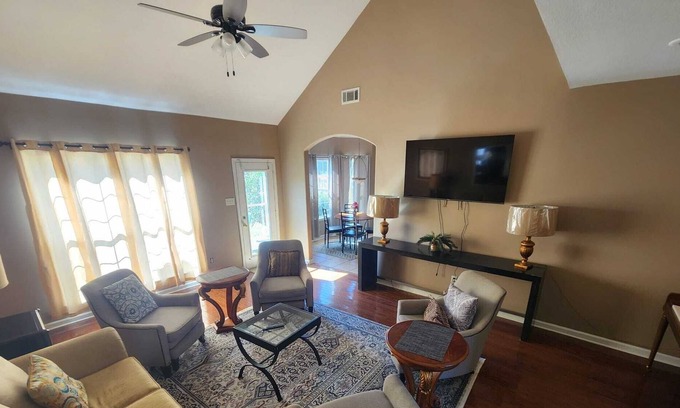 Cordova Casa | Modern Southern Suburbia East Memphis Estate