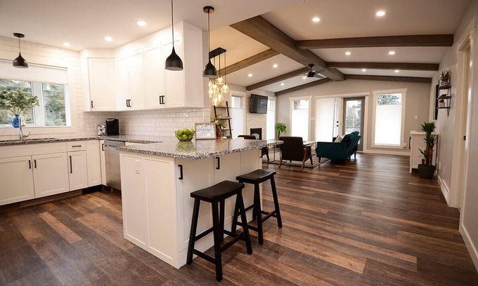 Pincher Creek Casa | Modern & Spacious 3 Bedroom, Close to the Mountains!!