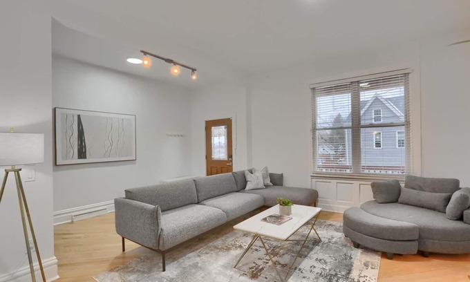 Pittsburgh Casa | Modern & Spacious 4BD House in Pittsburgh w/Prkg