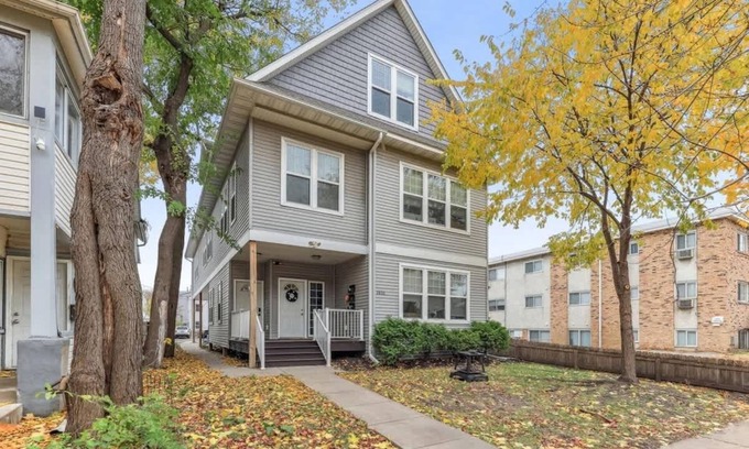 Lyn-Lake Casa | Modern Spacious 5 Bed 4 Bath Home Near Downtown