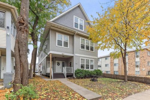 Lyn-Lake Casa | Modern Spacious 5 Bed 4 Bath Home Near Downtown