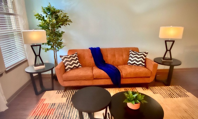 Grogan's Mill Apartamento | Modern spacious apartment 10min from Exxon campus.