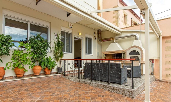 Mourniai Apartamento | Modern spacious apartment in Chania ★ Walk to everything ★ BBQ