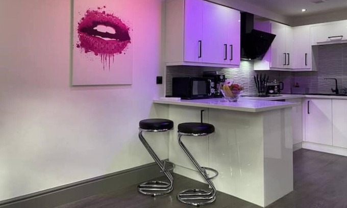 Markhouse Apartamento | Modern, Spacious Apartment with Parking /20 minutes to Central Lo