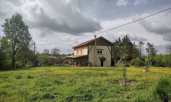 Paulhiac Casa | Modern spacious barn conversion surrounded by nature with shared swimming pool