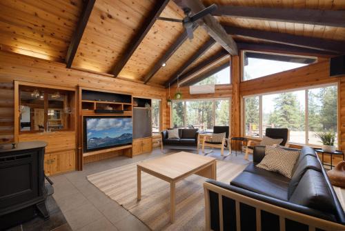 Sisters Casa | Modern Spacious Cabin Nestled on Several Acres of Scenic Land