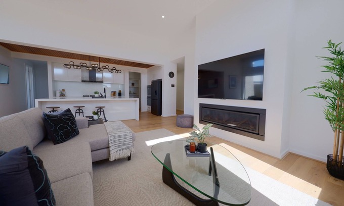 Marcus Hill Villa | Modern Spacious Coastal Villa