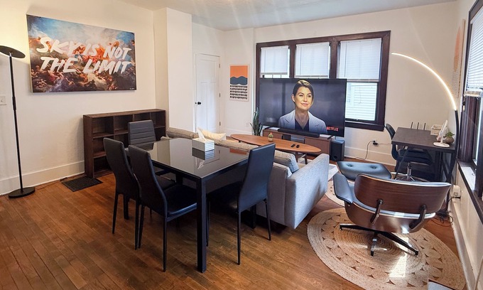 Urbana Apartamento | Modern, Spacious & Comfy house next to UIUC/CARLE