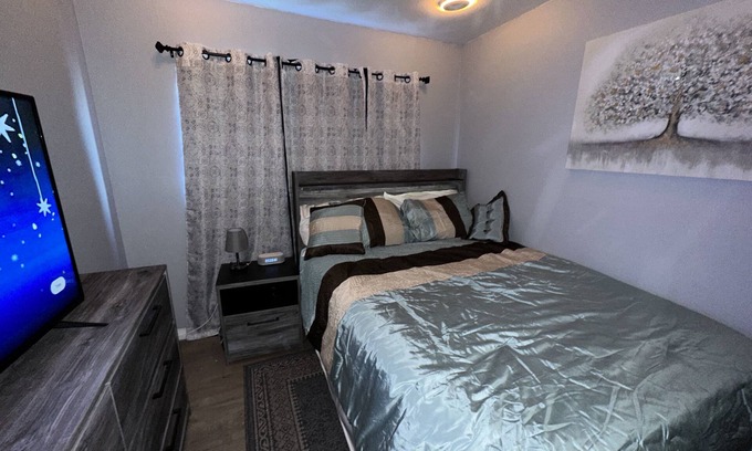 South Wrigley Condominio | Modern spacious condo with nice sized balcony mountain view a 2 parking spaces