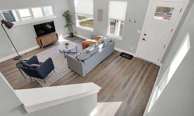Near Northside Casa | Modern & Spacious Downtown Master Suite Palace!