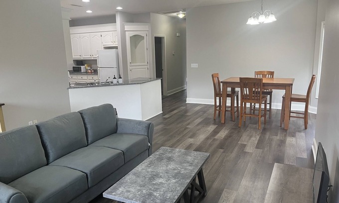 Sumter Casa | Modern & Spacious Duplex