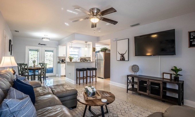 Temple Crest Casa | ☆Modern & Spacious☆ Family Ready | Ace Location