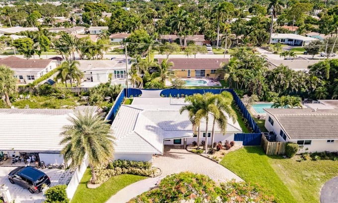 Imperial Point Casa | Modern Spacious Home With Pool Jacuzzi