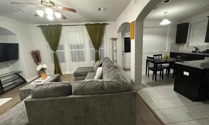 Conroe Casa | Modern / Spacious Haven in the Heart of Conroe - Entire Home