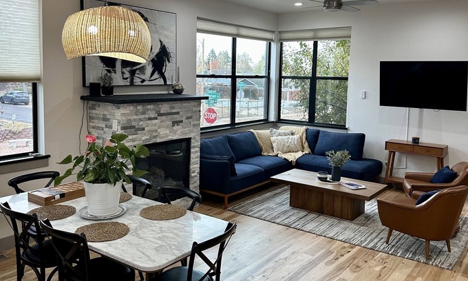 West Highland Casa | Modern Spacious Home w/ Luxury Outdoor Rooftop Walkable to dining, parks & more!