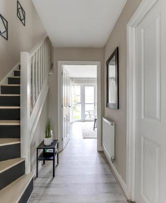 Peterborough Casa | Modern, spacious house near town