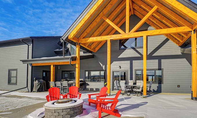 Fort Peck Casa | Modern & Spacious Luxe Home in Remote Fort Peck!