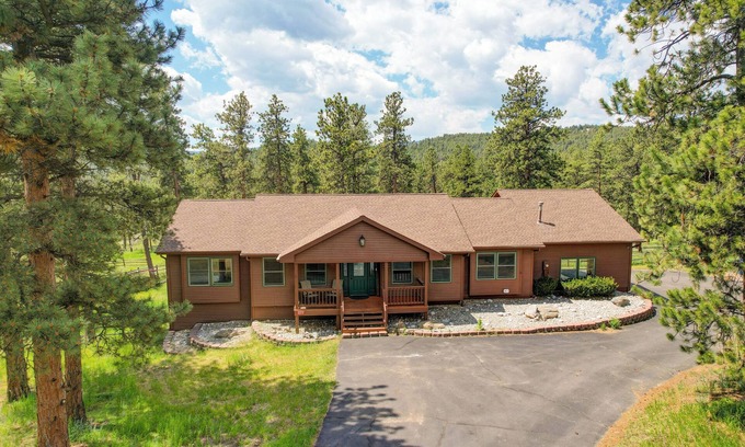 Bailey Casa | Modern + Spacious Mountain Cabin with XL Hot Tub located in the Rocky Mountains