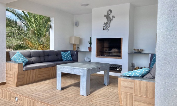 Sant Lluis Villa | Villa contemporánea reciente, piscina privada, aire acondicionado, wifi, TDT y tranquilidad.